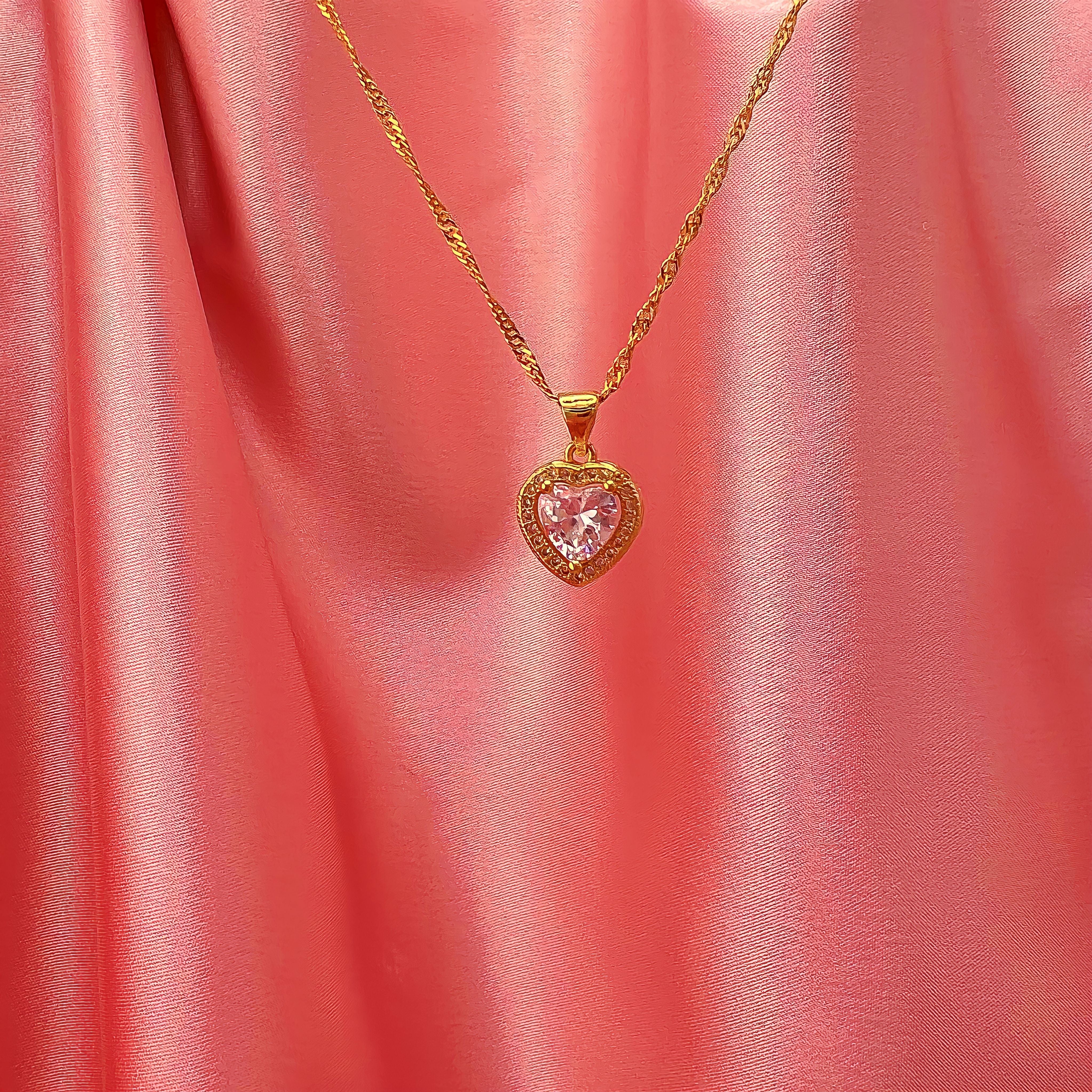 Corazòn Necklace